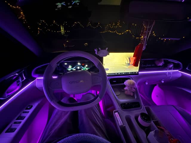 Xevaban.com ở 214 Giải Ph&oacute;ng l&agrave; đơn vị chuy&ecirc;n cung cấp phụ kiện geely ex2, đồ chơi geely ex2, Đ&egrave;n nội thất Geely EX2, đ&egrave;n nội thất ex2, đ&egrave;n led nội thất ex2, dải led nội thất ex2, độ đ&egrave;n led n&ocirc;i thất ex2, v&ograve;ng loa phản quang ex2, đ&egrave;n nội thất &ocirc; t&ocirc;, đ&egrave;n led nội thất &ocirc; t&ocirc;